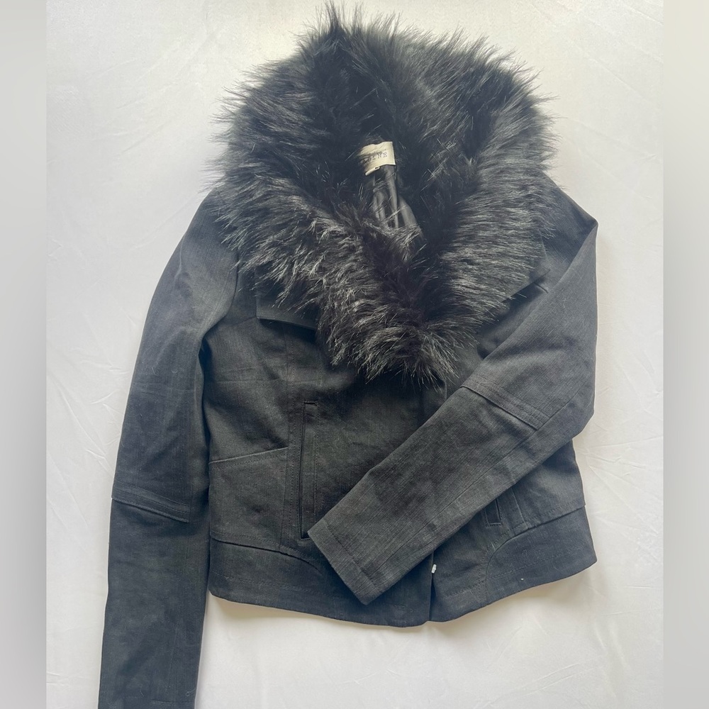 Sabine jacket with faux fur collar.